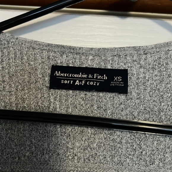 women’s abercrombie sweater - Picture 2 of 2